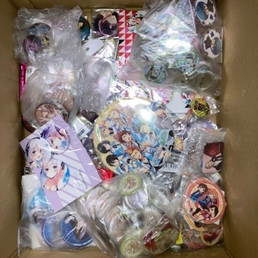 缶バッジ　まとめ売り　アニメグッズ　超大量　爆盛り　約16.5㎏   TF5329714