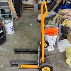 ハンドフォークリフト 最大積載200kg　油圧ペダル式　手動式　低床タイプ　運搬車　ハンドリフト　ハイアップ　ハイリフト　リフトアップ