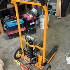 ハンドフォークリフト 最大積載200kg　油圧ペダル式　手動式　低床タイプ　運搬車　ハンドリフト　ハイアップ　ハイリフト　リフトアップ