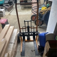 ハンドフォークリフト 最大積載200kg　油圧ペダル式　手動式　低床タイプ　運搬車　ハンドリフト　ハイアップ　ハイリフト　リフトアップ