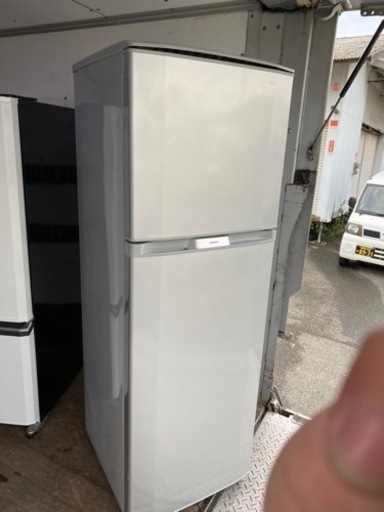配送可能 日立 HITACHI 冷蔵庫（230L・右開き） R-23WA-S