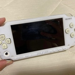 【お譲り先決定】一部破損...だからこそお安く！PSP +カセット