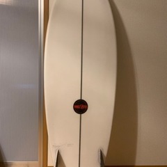 【サーフボード 】JS Red Baron レッドバロン ツインフィッシュ　5.6 フィン付き