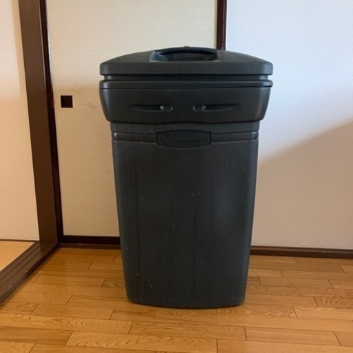 ラバーメイド　キャスター付きダストBOX