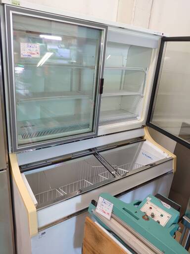 中古　冷凍庫⑪　冷凍ショーケース　アイスクリームショーケース　４枚扉上下段タイプ　現状店頭渡