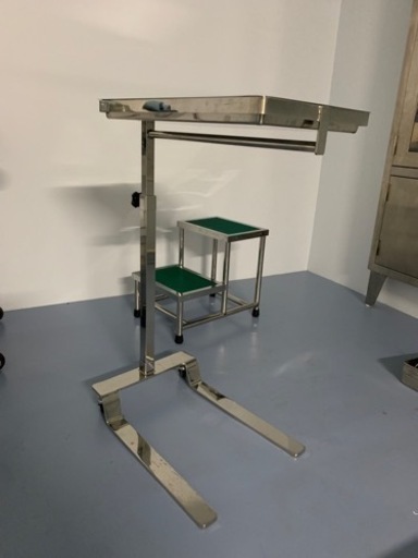 手術用器具台　メーヨーテーブル売ります