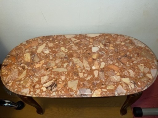 イタリア製 オレンジ系 ブラウン 大理石 高級感溢れる4つ脚テーブル 縦43cm 横83cm