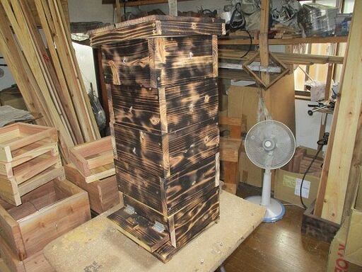日本蜜蜂巣箱 女性用（スムシ防止対策用巣箱・かんたん掃除式・開き戸付き）スリム型,. 5段式　4段＋(１段・開き戸が付き）サービス付