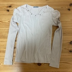 レディース服　Tシャツ　秋冬服