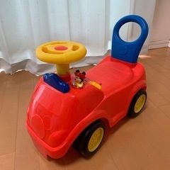 【譲渡決定】乗って遊ぶ車のおもちゃ（足けりタイプ）