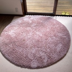お譲り先、決まりました。丸型ピンクの可愛い絨毯！
