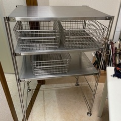 無印良品スチールラック大小2つ、カゴ3つ