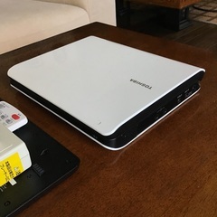 東芝ポータブルDVD プレーヤー　SD-P75 SW