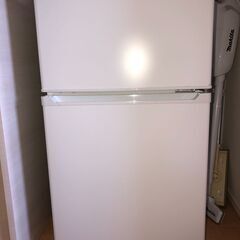 アイリスオーヤマ　小型２ドア冷蔵庫（90L）※※冷蔵室扉に不具合...