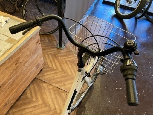 タイヤ・チューブ新品！】LEDオートライト 6段変速 27インチ自転車 白 