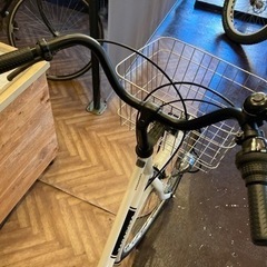 タイヤ・チューブ新品！】LEDオートライト 6段変速 27インチ自転車 白