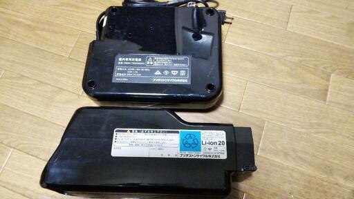 BS B400 中古バッテリー＆P5568 中古充電器