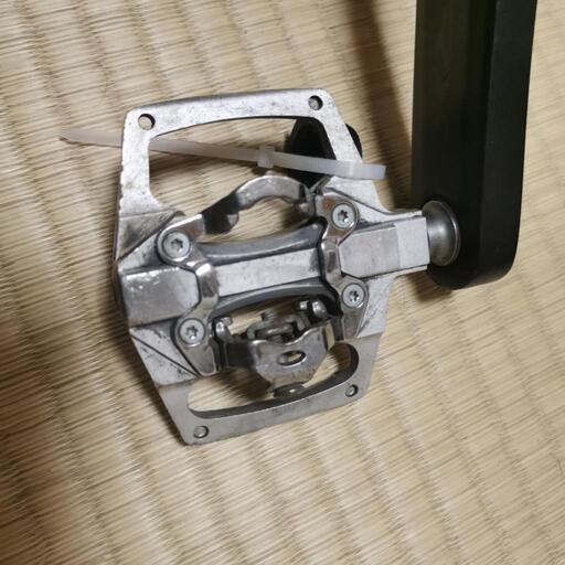 ロードバイク　クランク　ペダル