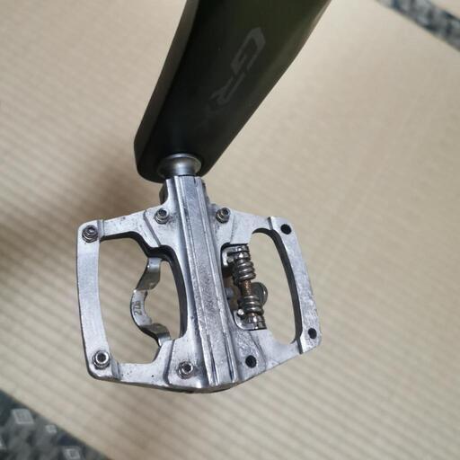 ロードバイク　クランク　ペダル