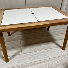 無料　IKEAイケア　子供用テーブル　FLISATフリサット