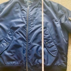 miumiu ミリタリージャケット ネイビー これからの季節いかがでしょうか。