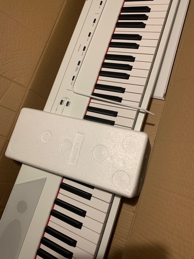 【新品】Alesis Recital 88鍵盤 電子ピアノ フルセット　ホワイト Amazon | Alesis 電子ピアノ 88鍵盤 初心者向け電子ピアノ