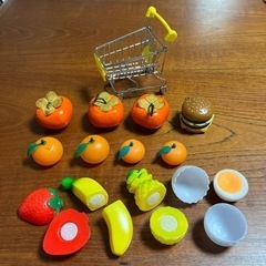 おもちゃ　果物とショッピングカート