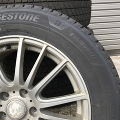 スタットレスタイヤ　215/60R17