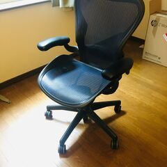 アーロン　オフィスチェア 椅子  ハーマンミラー　4年のみ使用し...