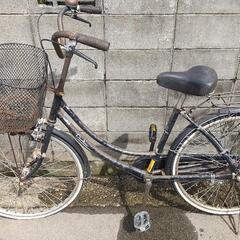 古めの自転車。パンクしてます。