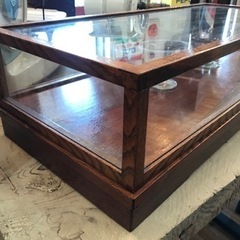 ガラスショーケース　収納