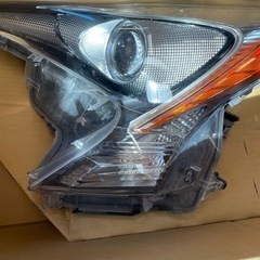 プリウス 50前期 ヘッドライト 片方のみ