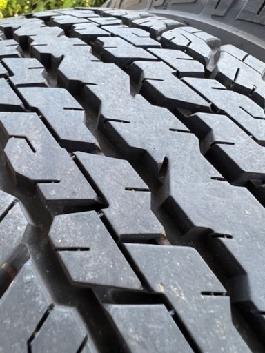 ダンロップタイヤ ハイラックス純正265/65r17 バリ溝