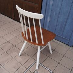 Ilmari Tapiovaara(イルマリ・タピオヴァーラ)デザインのペリマンニチェアー/ASKO(アスコ)社です。チーク座面の愛らしい北欧ビンテージ家具ダイニングチェアーをインテリアに。CI302