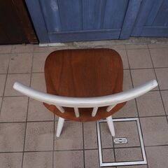 Ilmari Tapiovaara(イルマリ・タピオヴァーラ)デザインのペリマンニチェアー/ASKO(アスコ)社です。チーク座面の愛らしい北欧ビンテージ家具ダイニングチェアーをインテリアに。CI302