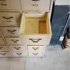 アンティーク家具をリメイクした引き出し