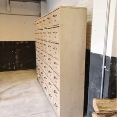 アンティーク家具をリメイクした引き出し