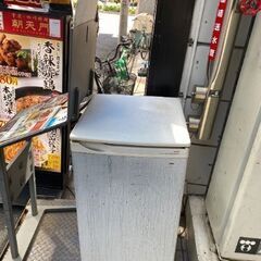 古い冷凍庫です