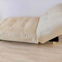 ソファーベッドと懸垂台