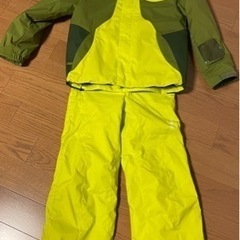 早め準備　ゴールドウィン140センチ　スキーウエヤー上下セット　小学生　キッズ