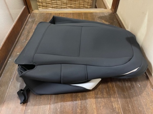 c-hr シートカバー　白、黒、赤