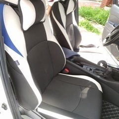 c-hr シートカバー　白、黒、赤