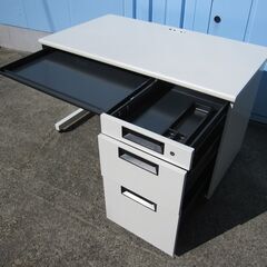 事務机　ホワイト　鍵あり　プラス製フラットライン　W1200