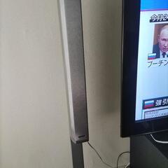 液晶テレビとサラウンドシステム