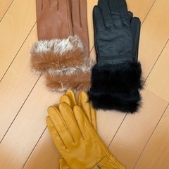 レザーとファーの手袋　新品未使用×2、カラシ色はUSED