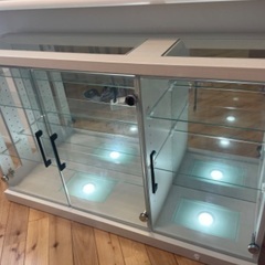 ガラスコレクションケース 背面ミラー LEDライト付き