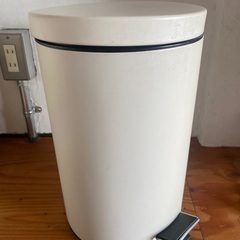 ペダル式ゴミ箱（IKEA）
