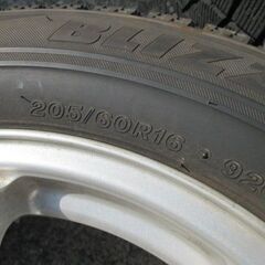 お話中】205/60R16 スタッドレスタイヤ アルミ付き ブリザックVRX PCD114.3 5穴 ①