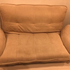 テレビ、テレビボード、テーブル、ソファ