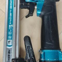 タッカー